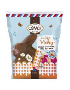 Le lapin Vichy au chocolat au lait et éclats de caramel Cémoi
